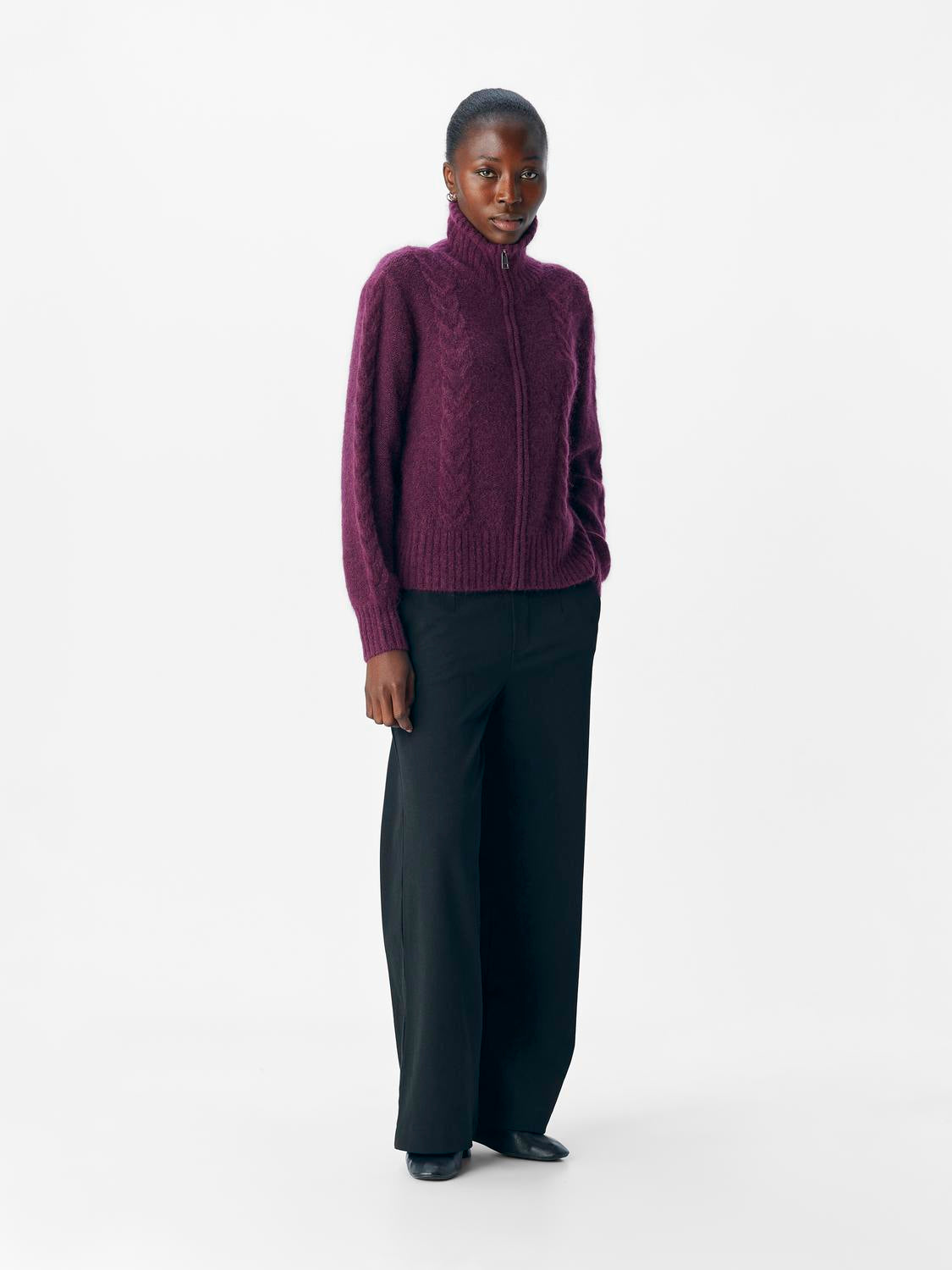 model_shot-front_full